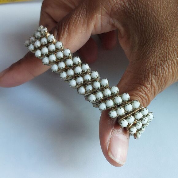 Vintage Made in Japan Prong Set White Plastic Rhinestone Expandable Bracelet - Picture 5 of 7